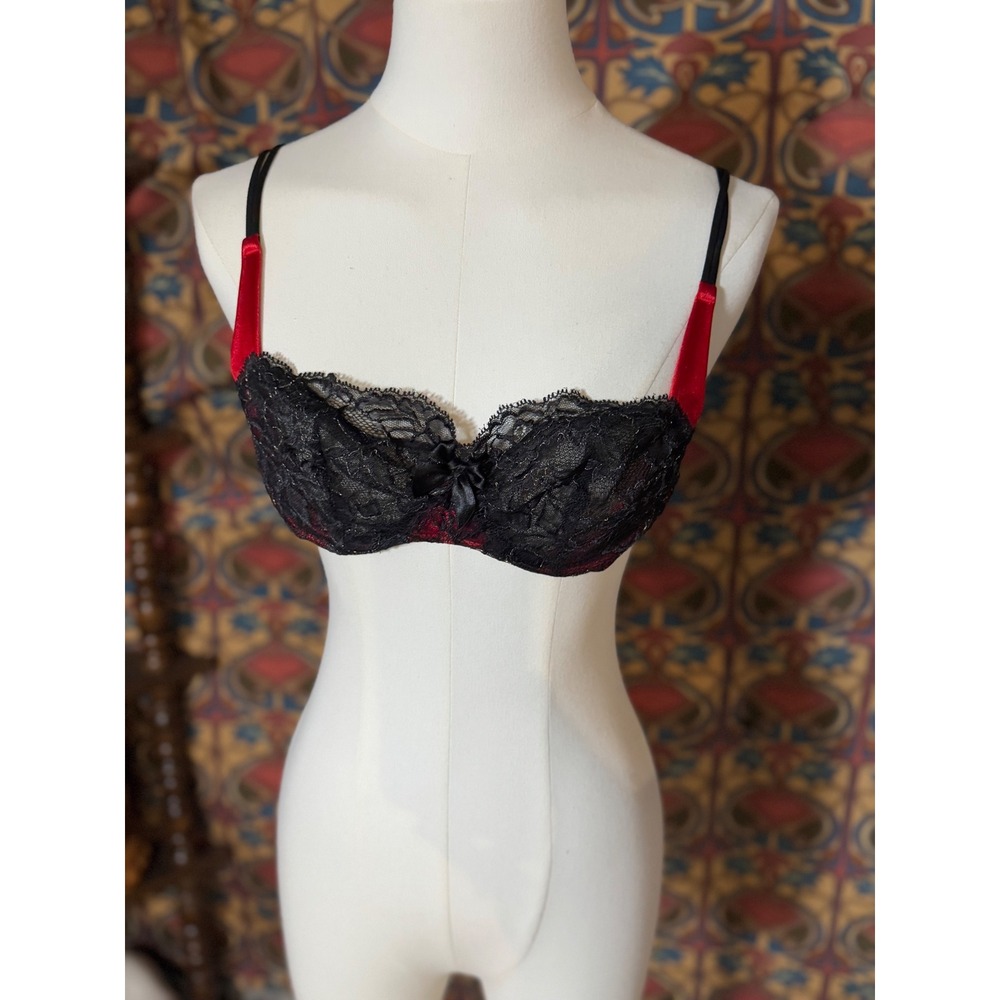Victorias Secret Very Sexy Balconette‎ Bra Black Lace Red Trim 36B